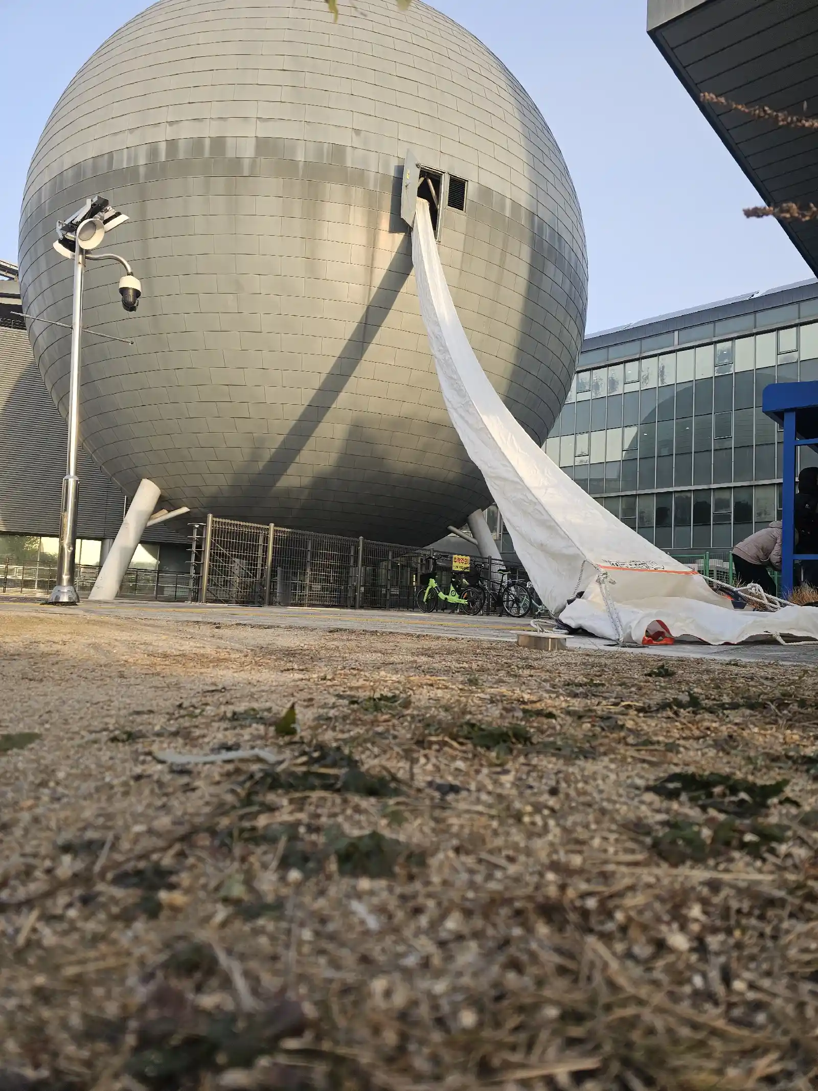 수직구조대 피난기구 시공 현장