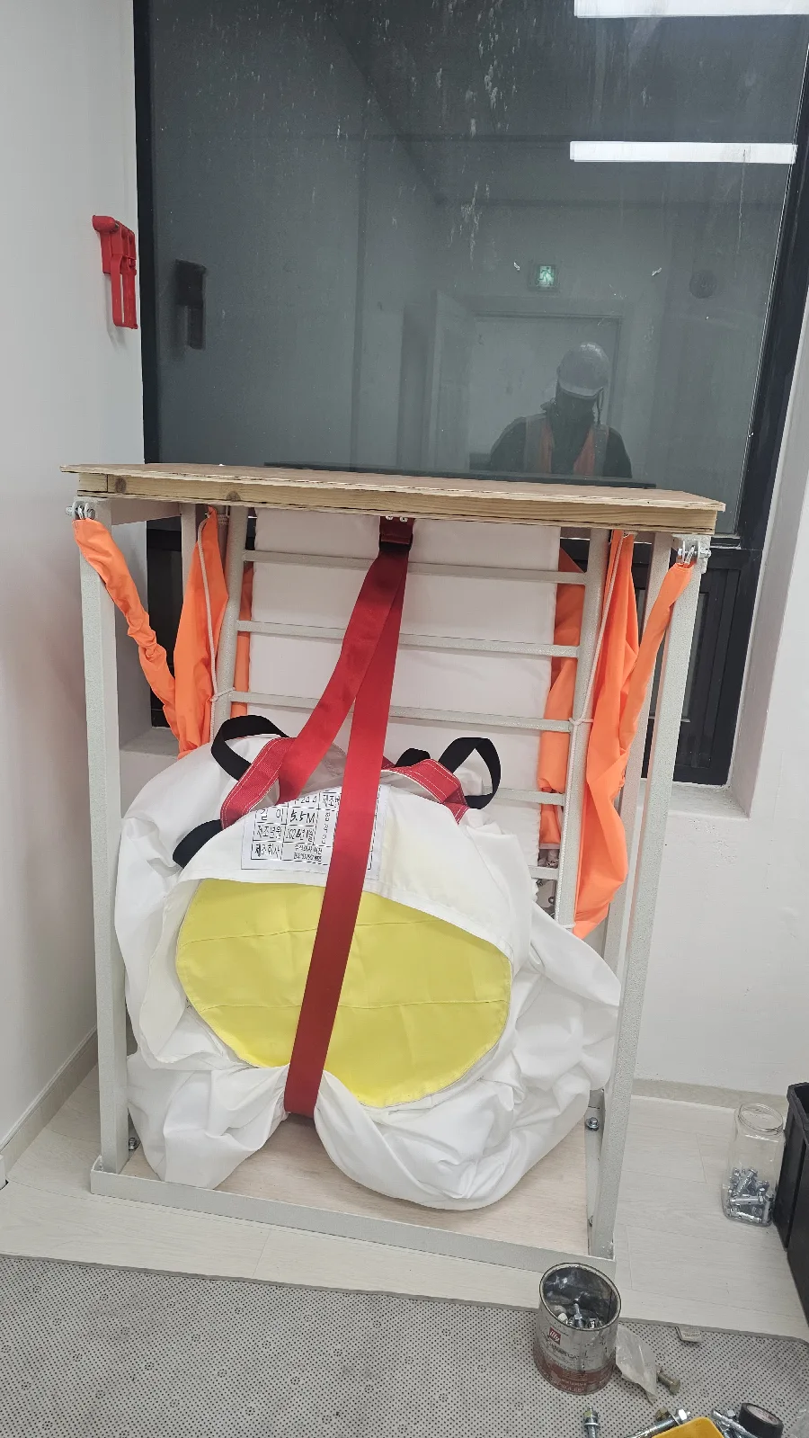 수직구조대 교체 시공 현장